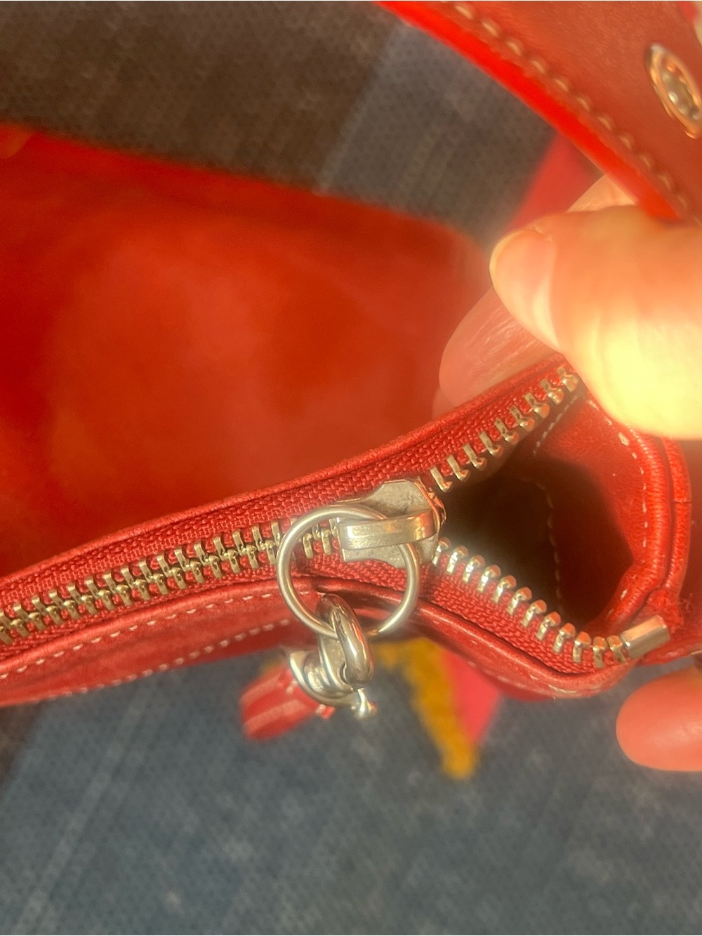 Vintage Coach Cherry Red Leather Slouchy Hobo Bag Y2K Boho - Picture 8 of 8